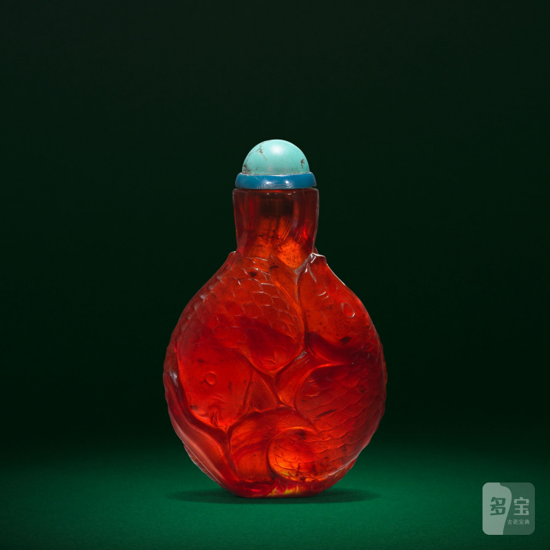 十八/十九世紀 琥珀雙魚紋鼻烟壺 | AN AMBER 'DOUBLE FISH' SNUFF BOTTLE